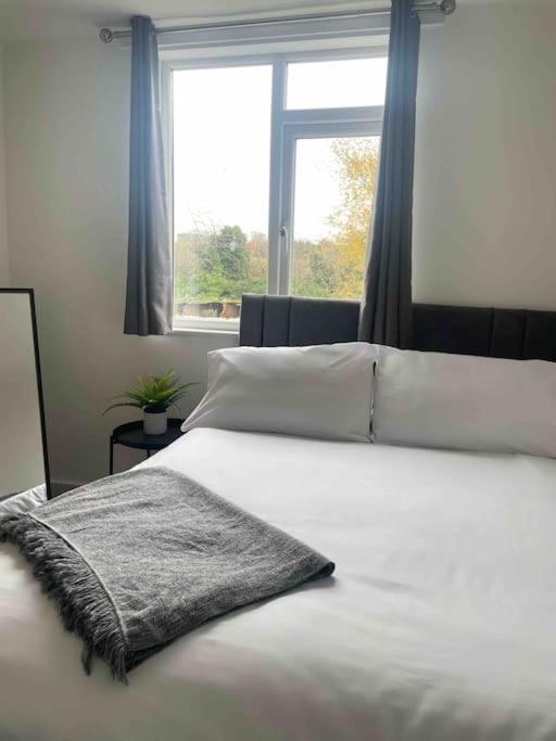 Lovely 3 Bedroom Property With Extensive Parking Birmingham Exterior photo